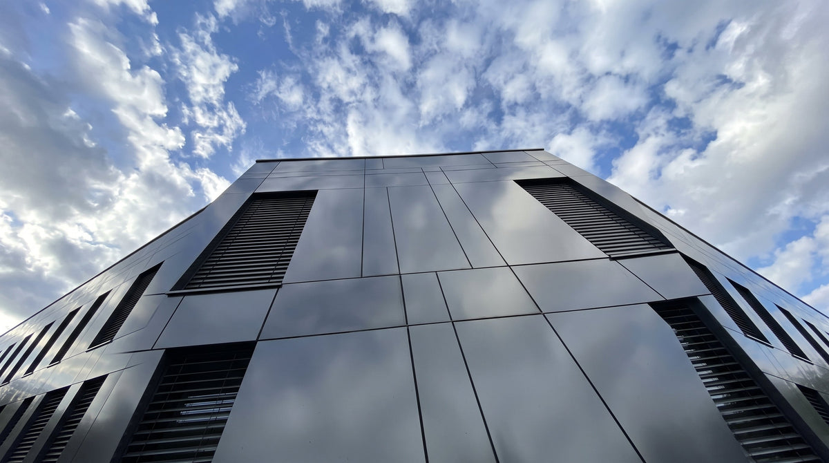 Alucobond: Innovación y Estética en la Arquitectura Moderna